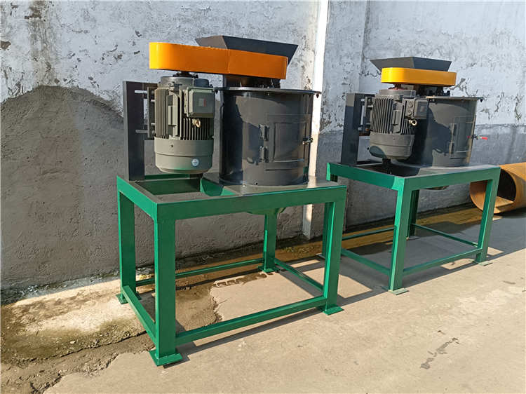 立式半濕物料粉碎機(jī)適應(yīng)力強(qiáng)粉料均勻