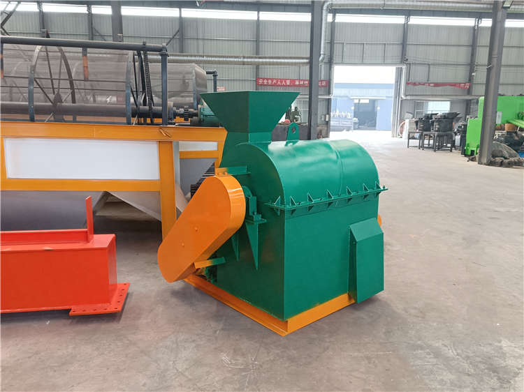 秸稈粉碎機處理起來噪音小出料快而且細