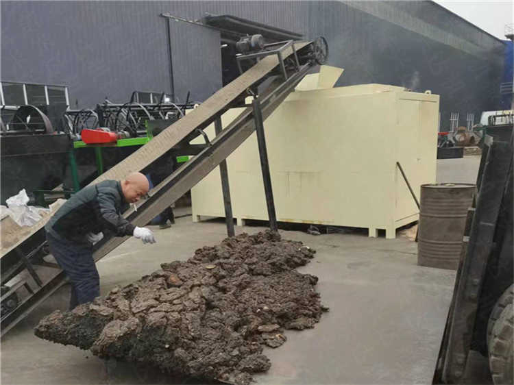 臥式發(fā)酵罐牛羊糞便處理設(shè)備具有高溫腐熟除臭的優(yōu)點