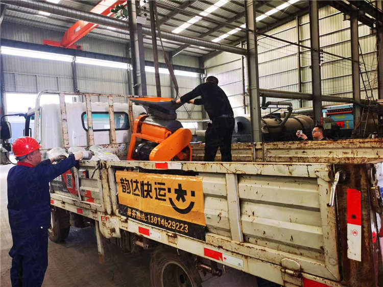 化肥加工設(shè)備破碎細(xì)度效果好的尿素粉碎機(jī)定制廠家