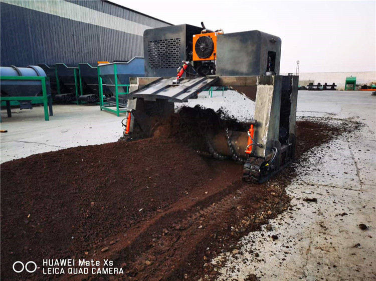 牛糞羊糞條垛式履帶翻拋機(jī) 有機(jī)肥好氧發(fā)酵處理設(shè)備 粉碎翻拋一體設(shè)備